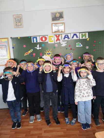 Тематические классные часы ко Дню космонавтики.
